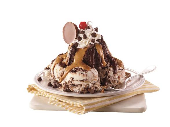 Order Hunka Chunka PB Fudge® Lava Cake food online from Friendly's store, Pembroke on bringmethat.com