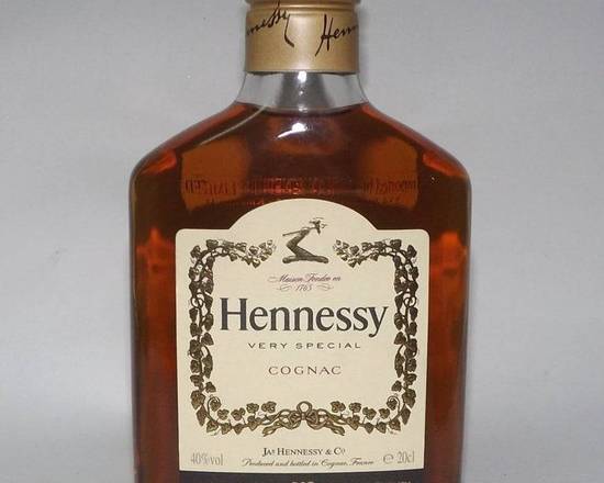 Order Hennessy VS, 200mL cognac (40.0% ABV) food online from Woodbury Wine & Spirits store, ORLANDO on bringmethat.com