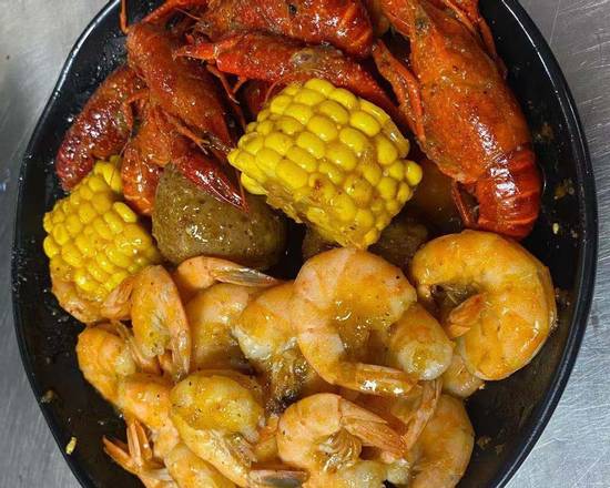 Order Sc7. Seafood Combo food online from Captain King's Seafood City store, Memphis on bringmethat.com