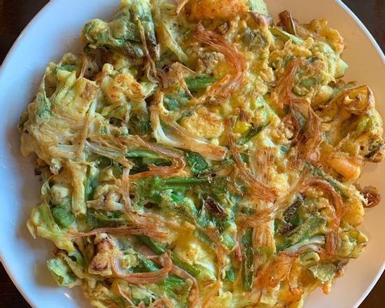 Order Seafood Pancake (해물파전) food online from Ohmani Bap store, Mason on bringmethat.com