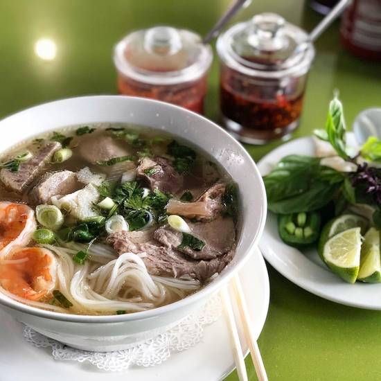 Order Phớ Vietnamese Style Rice Noodle Soup food online from Fuzion Five store, Palm Springs on bringmethat.com
