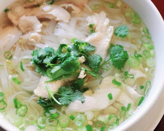 Order Clear Broth Noodle Soup food online from Red basil thai kitchen store, Long Island City on bringmethat.com