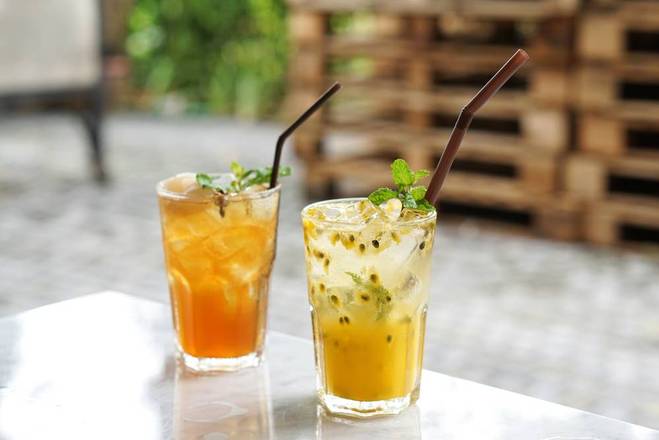 Order Fresh Passion Fruit Tea (22 oz) (百香水果茶(大 杯)) food online from Kyuramen 九汤屋 store, Cherry Hill on bringmethat.com