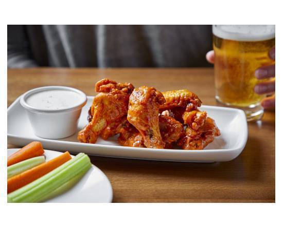 Order Fresh Jumbo Buffalo Wings food online from Moretti's Ristorante & Pizzeria store, Chicago on bringmethat.com