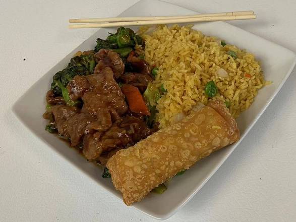 Order Beef with Broccoli Combo Plates 芥兰牛组合盘 food online from Double Dragon 2 store, Louisville on bringmethat.com
