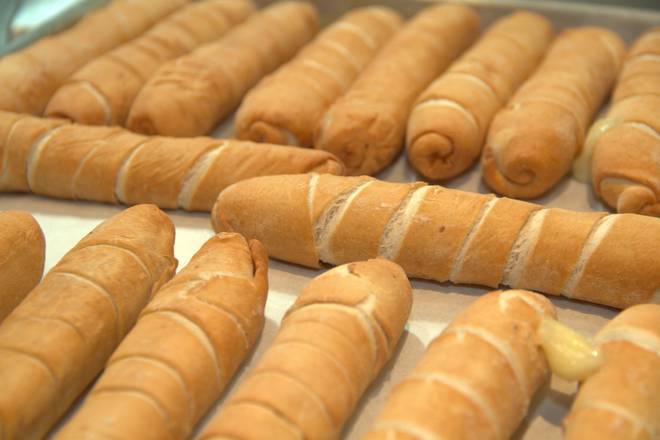 Order Tequeño food online from Apropo Crepes & Baguettes store, Sunrise on bringmethat.com