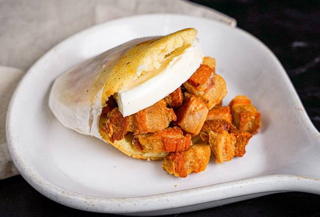 Order Arepa con chicharron y queso de mano food online from Sabor Venezolano Kendall store, Miami on bringmethat.com