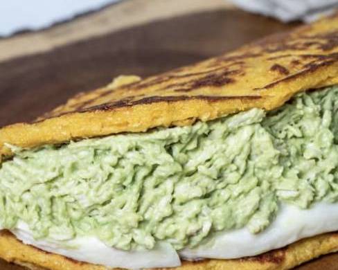 Order Reina Pepiada Cachapa food online from Dale Arepa Bar & Healthy Bistro store, Miami on bringmethat.com