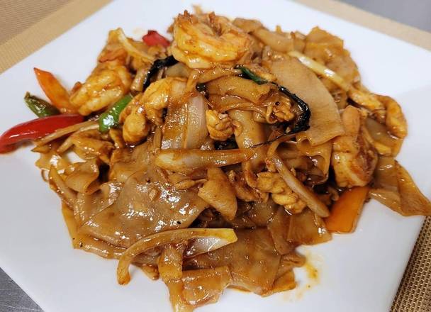 Order Drunken Noodles (GF) bundle food online from Windsor Asian Bistro store, Windsor on bringmethat.com