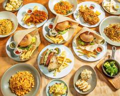 ザ・タワー タヴァン バー アンド グリル the TOWER TAVERN BAR & GRILL
