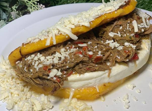 Order Carne Mechada Cachapa food online from Dale Arepa Bar & Healthy Bistro store, Miami on bringmethat.com