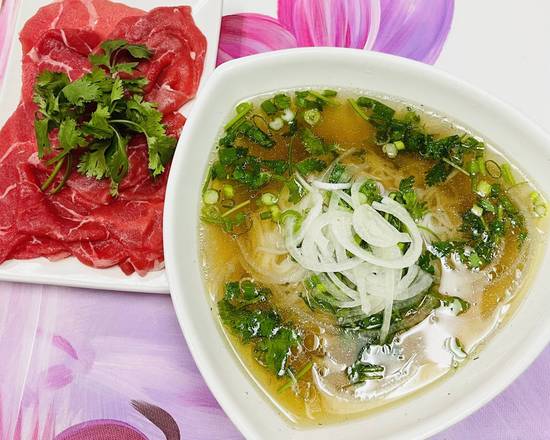 Order P1. Steak Noodle Soup food online from Pho Binh Minh store, Maple Valley on bringmethat.com