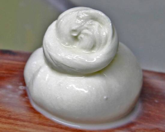 Order Burrata  (4oz)  food online from Mimmo's Mozzarella Market store, North Miami on bringmethat.com