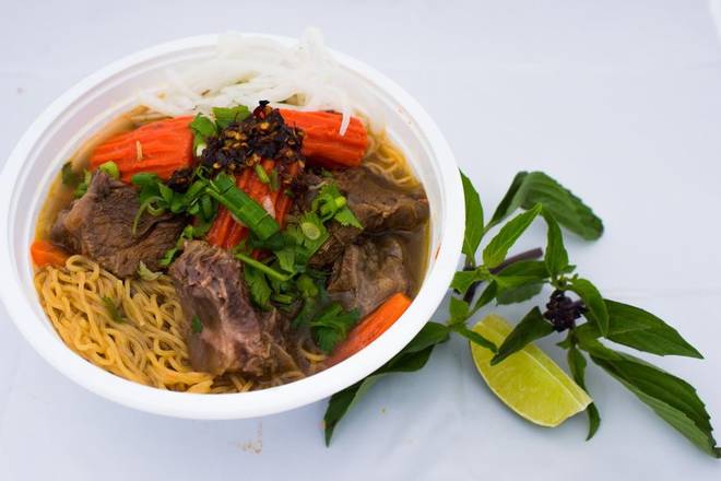 Order Beef Stew with Egg Noodles food online from J&Q Vietnamese Sandwiches store, Anaheim on bringmethat.com