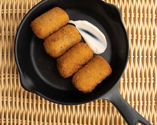 Order Croquetas (4unt) food online from Rodilla Sandwiches. Madrid 1939 store, Miami on bringmethat.com