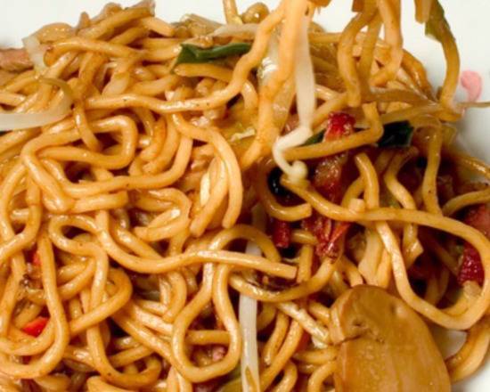 Order Pork Lo Mein food online from Hong Kong Alleys Kitchen store, Union Park on bringmethat.com