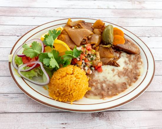 Order Plato de Carnitas, Carne Macisa, o Surtida con Cueritos y Buche food online from Mariscos Uruapan store, Bakersfield on bringmethat.com