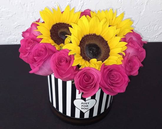 Order Pink Roses and Sunflowers Bucket food online from Claudia's Flowers store, North Miami on bringmethat.com