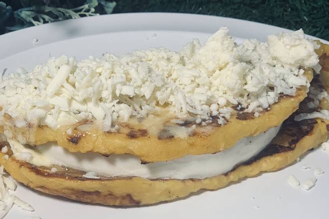 Order Queso De Mano Cachapa food online from Dale Arepa Bar & Healthy Bistro store, Miami on bringmethat.com
