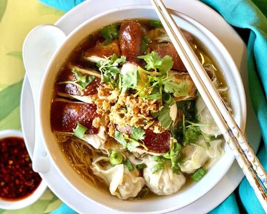 Order NS7. Chicken Wonton Noodle Soup food online from Din Ho Chinese BBQ store, Austin on bringmethat.com