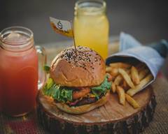 Felipes y con Tenis Burger Shop