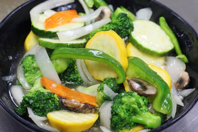 Order C13. Mixed Vegetables food online from Captain King's Seafood City store, Memphis on bringmethat.com