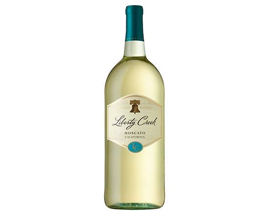 Order Liberty Creek Vineyards Moscato, 1.5L white wine (10.0% ABV) food online from Bellerose Wines & Liquor store, Queens on bringmethat.com