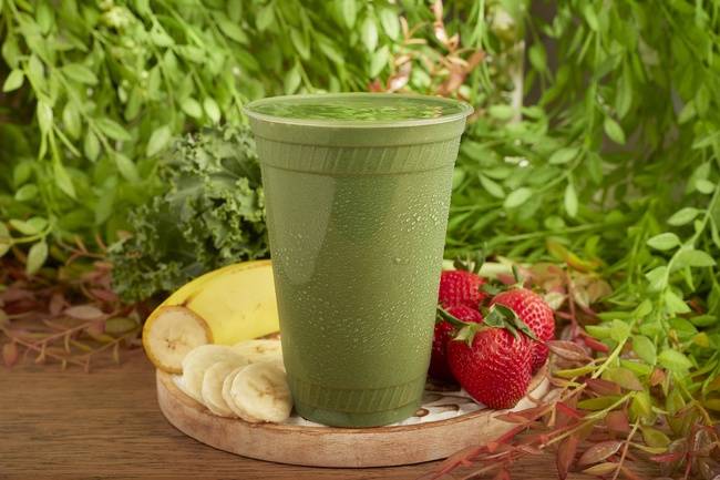 Order Chica Fresa Smoothie food online from Roots Juice Bar store, Miami on bringmethat.com