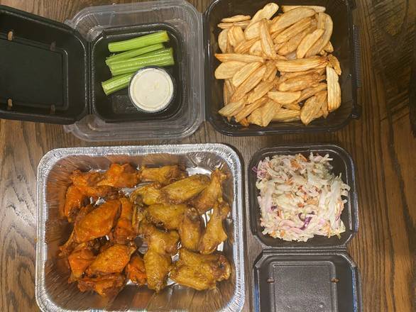 Order 15 Traditional Wings food online from Beef 'O' Brady's store, Columbia on bringmethat.com