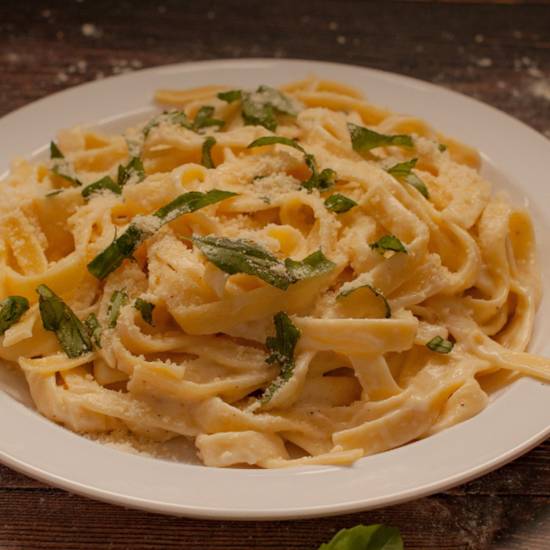 Order Fettuccini Alfredo food online from Nagila Pizza store, Los Angeles on bringmethat.com