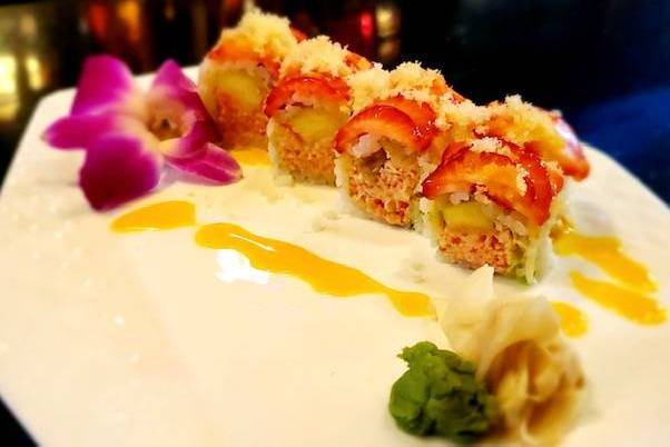 Order Strawberry King Roll food online from Kobe Japanese Restaurant store, Bismarck on bringmethat.com