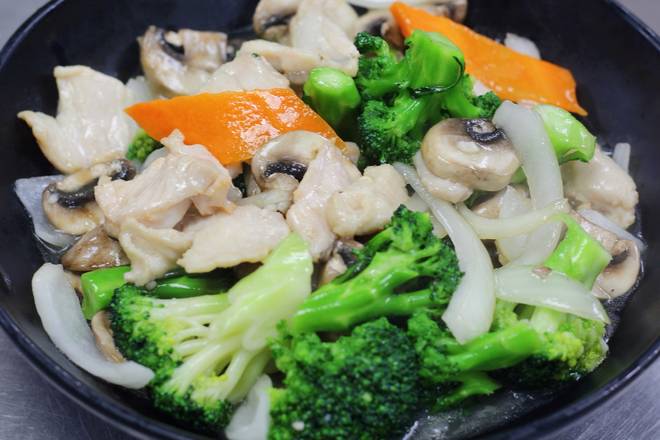 Order C1. Moo Goo Gai Pan food online from Captain King's Seafood City store, Memphis on bringmethat.com
