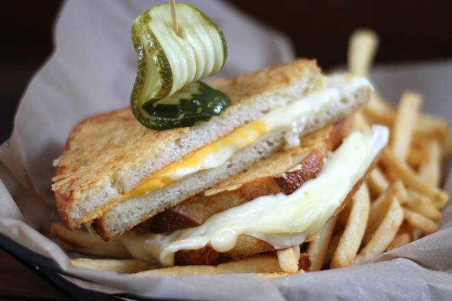 Order Grilled 5 Cheese Sandwich food online from Lazy Dog Restaurant & Bar store, Addison on bringmethat.com