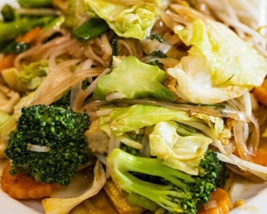 Order Royal Veggie Pad Thai-GF (Half Noodles-2X Veggies) food online from Emporium Thai Cuisine store, Los Angeles on bringmethat.com