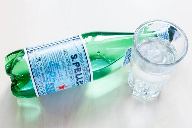 Order Glaceau Smart Water food online from Cappone's Chocolate Cake store, San Francisco on bringmethat.com