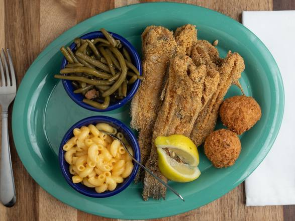Order Whole Catfish Basket food online from Whiteys Fish Camp store, Fleming Island on bringmethat.com
