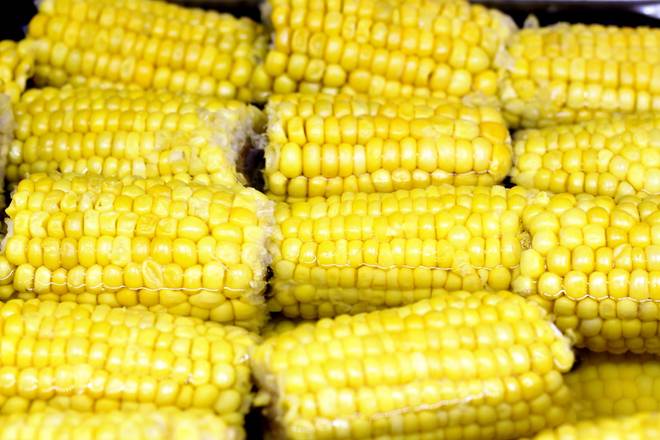 Order S1. Corn on the Cob (3pc) food online from Captain King's Seafood City store, Memphis on bringmethat.com