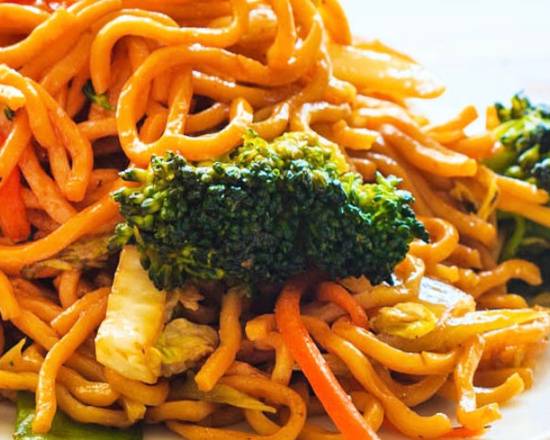 Order Vegetable Lo Mein food online from Red Apple Chinese Restaurant store, Harahan on bringmethat.com