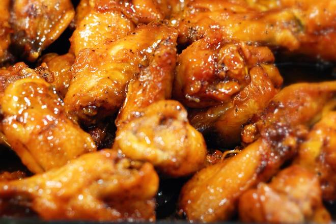 Order Hot Wings food online from Captain King's Seafood City store, Memphis on bringmethat.com