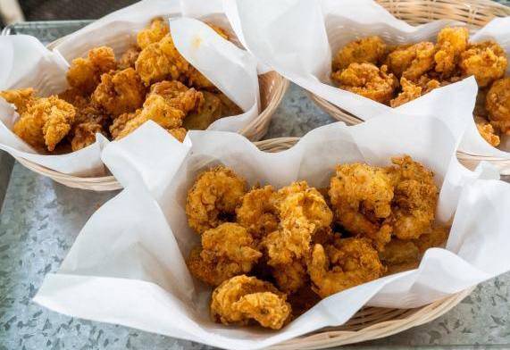 Order Fried Shrimp Basket (8 pcs) food online from Dancing Crab Cajun Seafood Express store, Memphis on bringmethat.com