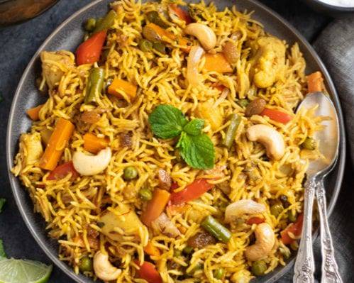 Order Vegetable Dum Biryani food online from Desi Chops store, Terrace on bringmethat.com