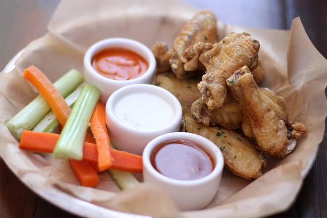 Order Crispy Wings food online from Lazy Dog Restaurant & Bar store, Addison on bringmethat.com