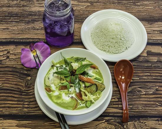 Order Green Curry food online from Pad Thai Bistro store, Glendale on bringmethat.com