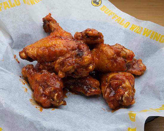Order 10 Traditional Wings food online from Buffalo Wild Wings store, Pasadena on bringmethat.com