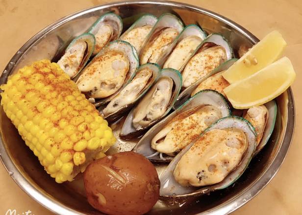 Order Green Mussel (1 lb) food online from Cajun Crab Hut store, Saint Augustine on bringmethat.com