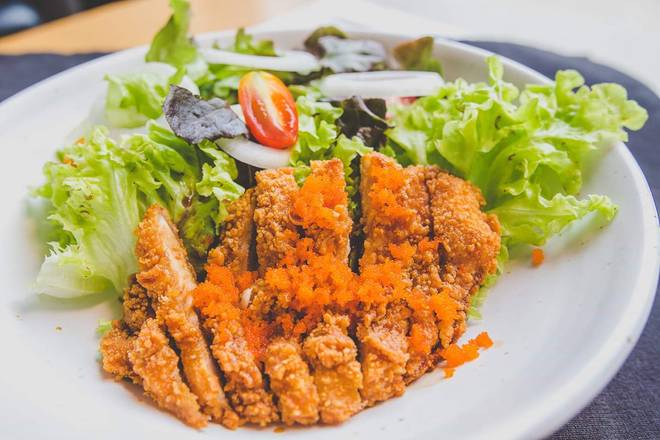 Order Crispy Chicken Salad food online from Red basil thai kitchen store, Long Island City on bringmethat.com