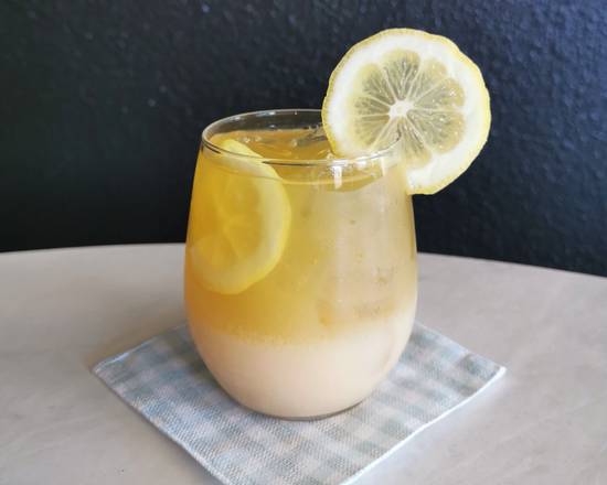 Order Yakult Lemonade Green Tea food online from Go Heart Tea Bar store, San Diego on bringmethat.com