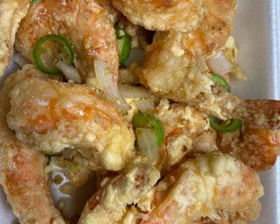 Order H16. Salt and Pepper Shrimp food online from China Kitchen Restaurant 新華 store, Chicago on bringmethat.com