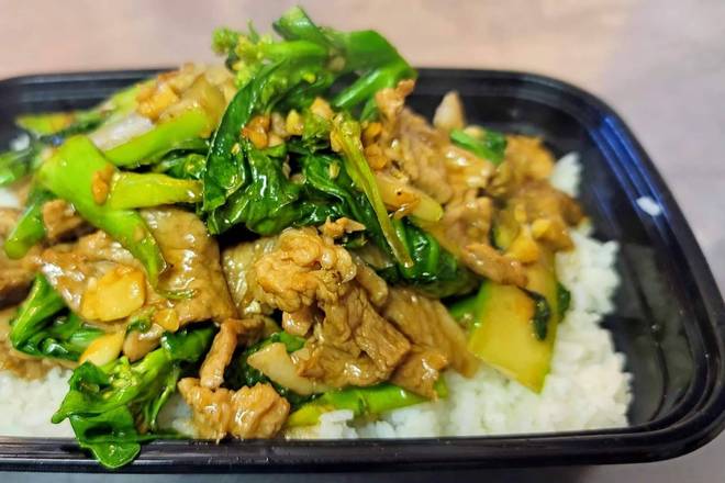 Order Kow Rad Ka-Na Moo food online from Ka Pow Thai On Wheel store, Seattle on bringmethat.com