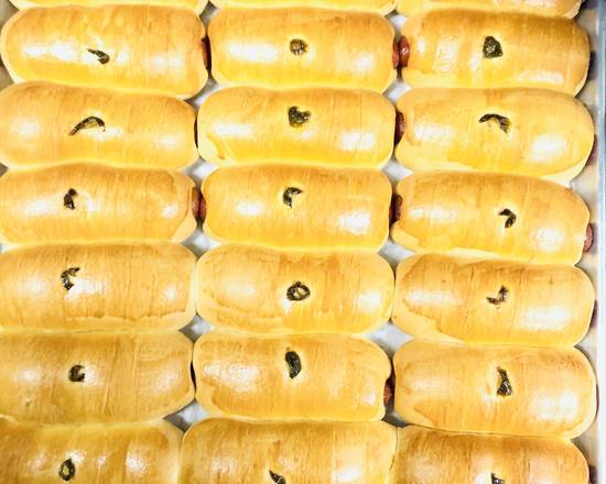 Order DZ Large Jalapeño, Sausage, & Cheese Kolaches  food online from Donut Tacos Palace store, Austin on bringmethat.com
